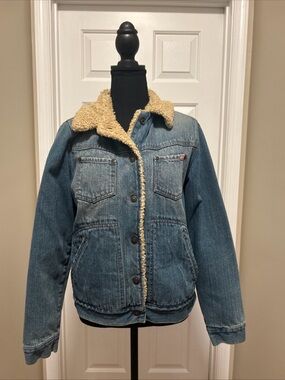 American Eagle Outfitters Blue Denim Sherpa-Lined Jacket with Cream Collar